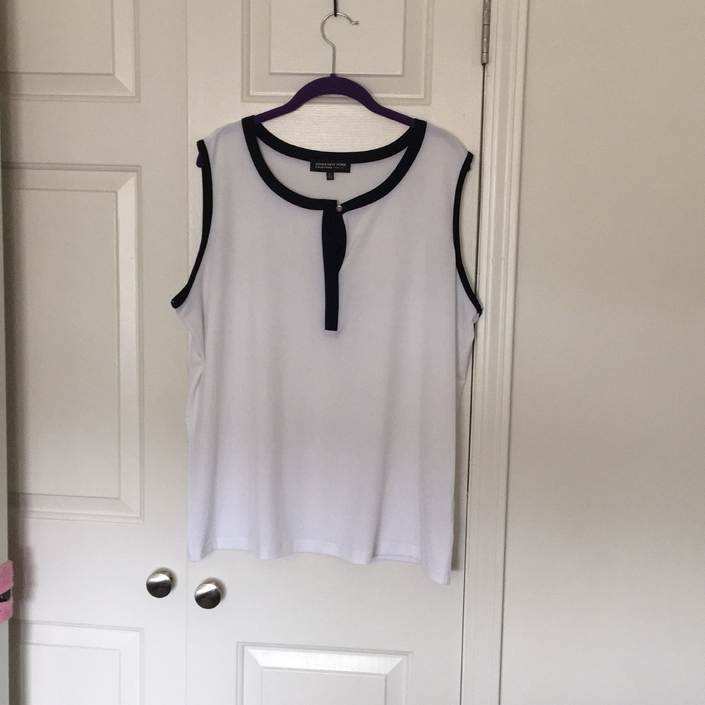 Jones New York White & Black Sleeveless Blouse
